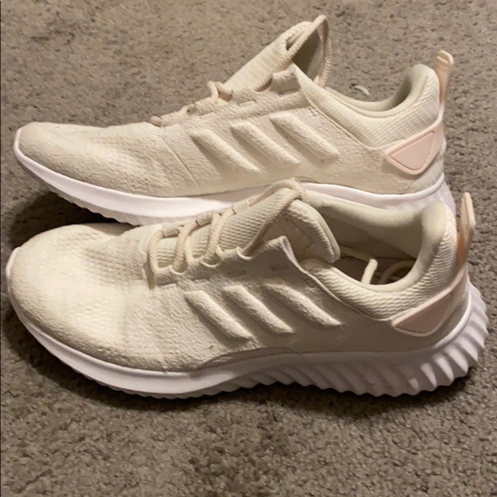 Like new Adidas bounce white and pink sz 7